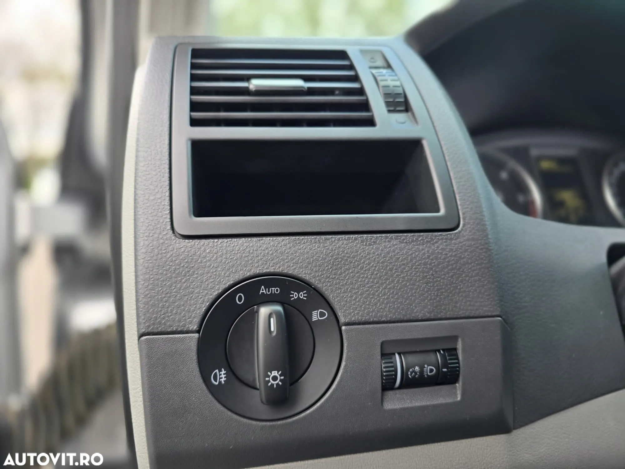Volkswagen Caravelle - 15