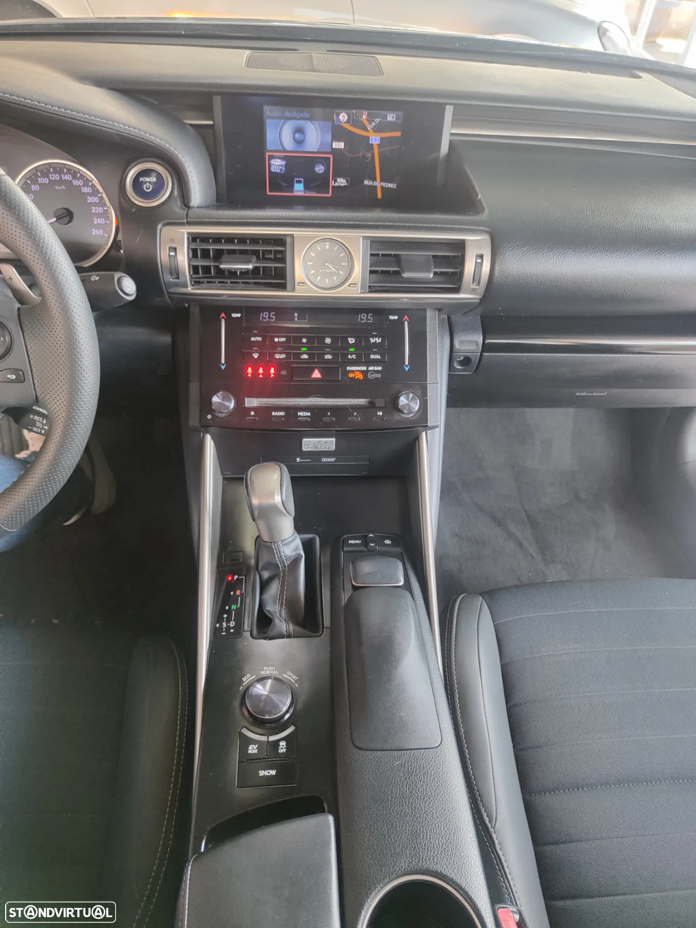 Lexus IS 300H Executive+ - 36