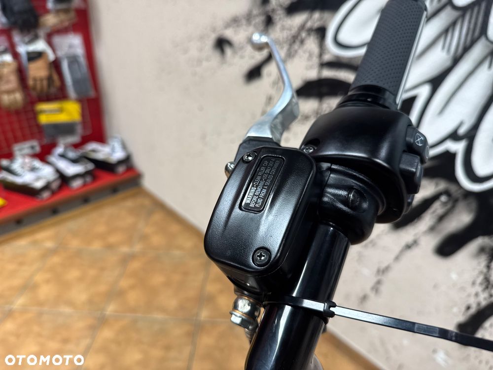 Harley-Davidson Softail Street Bob - 10