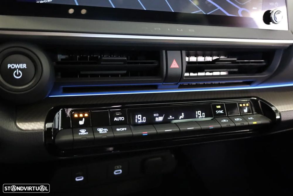 Toyota Prius 2.0 Plug-in Luxury - 31