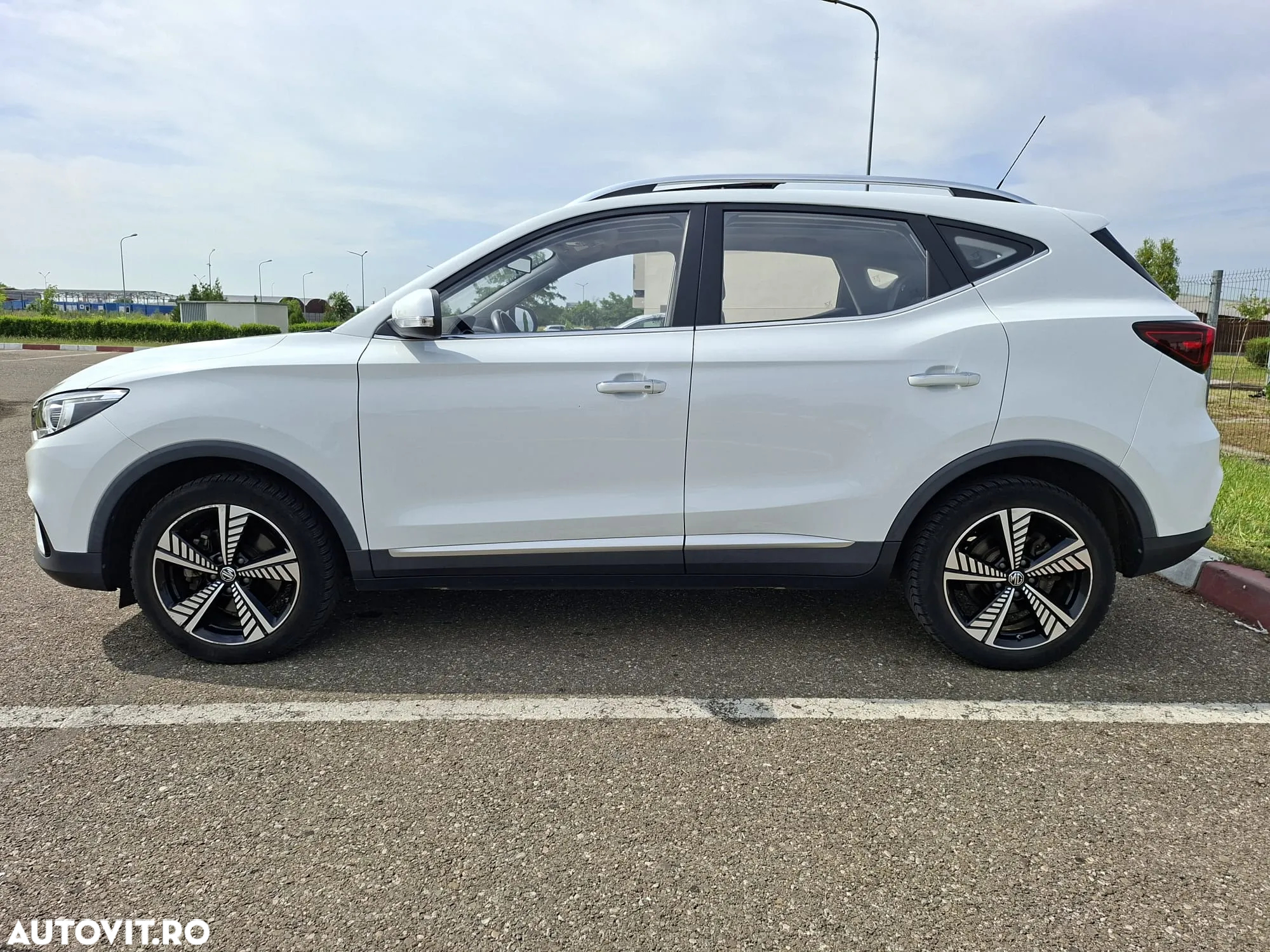 MG ZS EV Luxury - 2