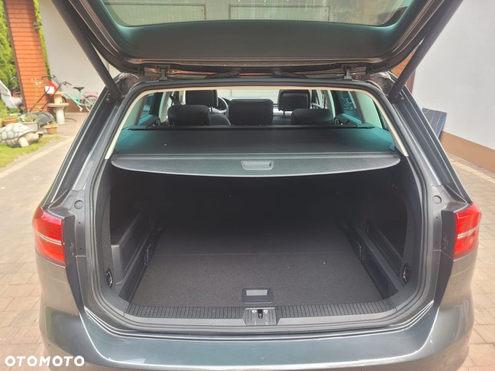 Volkswagen Passat 2.0 TDI SCR DSG Comfortline - 22