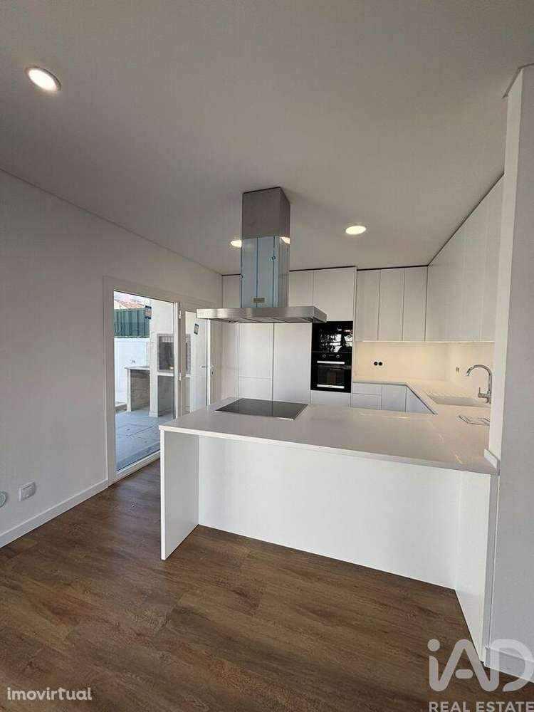 Casa T4 em Amora de 200,00 m2 - Grande imagem: 3/20