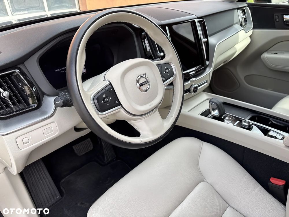 Volvo XC 60 B4 D Momentum Pro - 11