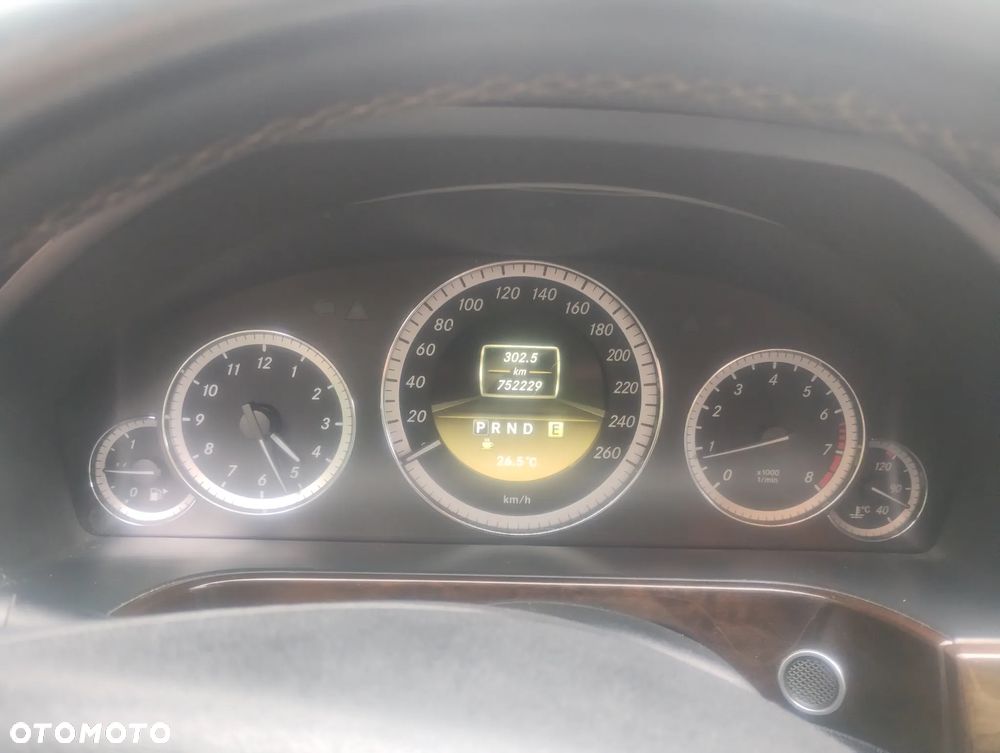 Mercedes-Benz Klasa E 200 NGT BlueEffICIENCY - 9