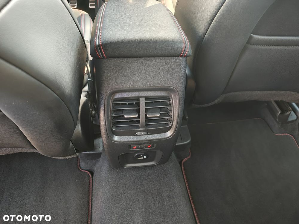 Ford Kuga 2.0 EcoBlue Hybrid ST-LINE - 29