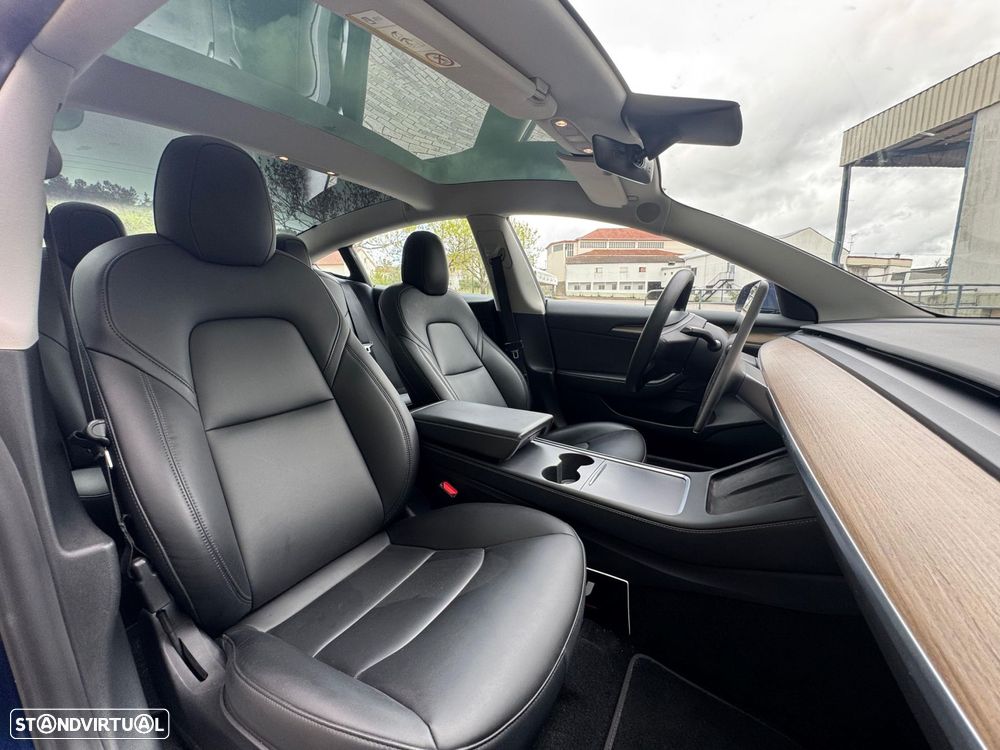 Tesla Model 3 - 25