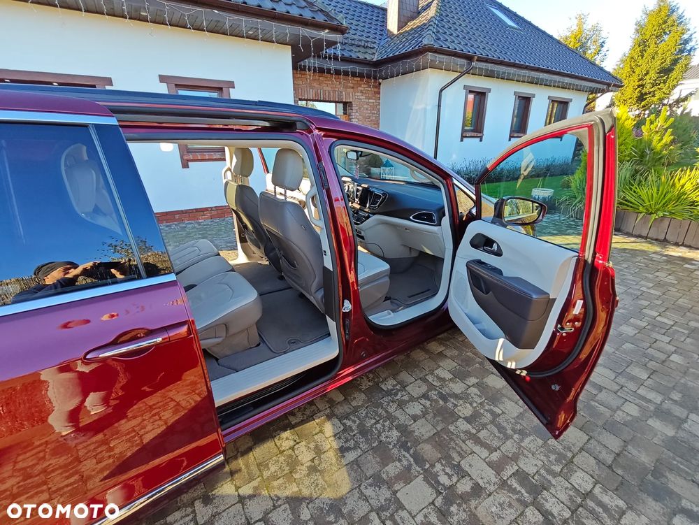 Chrysler Pacifica - 16