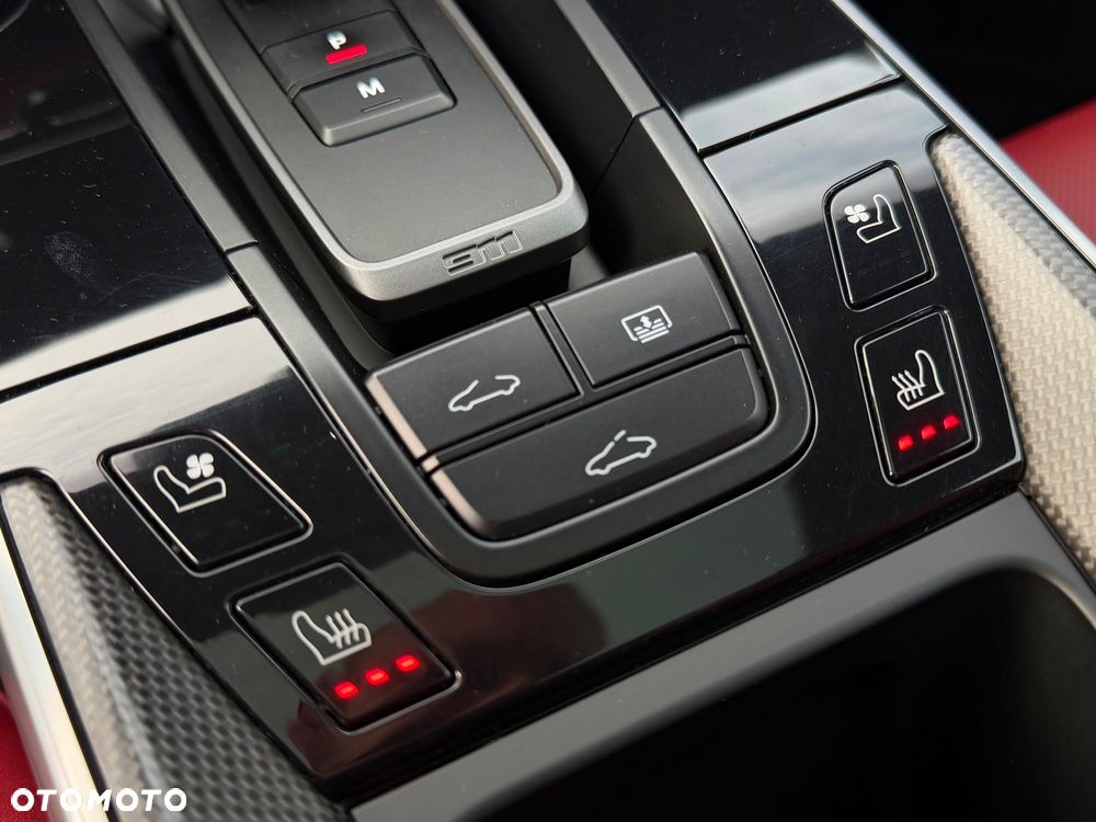 Porsche 911 Carrera 4S - 11