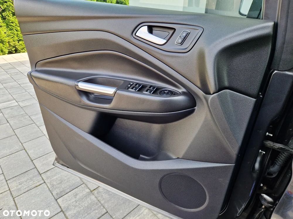 Ford Kuga 2.0 TDCi 2x4 Titanium - 36