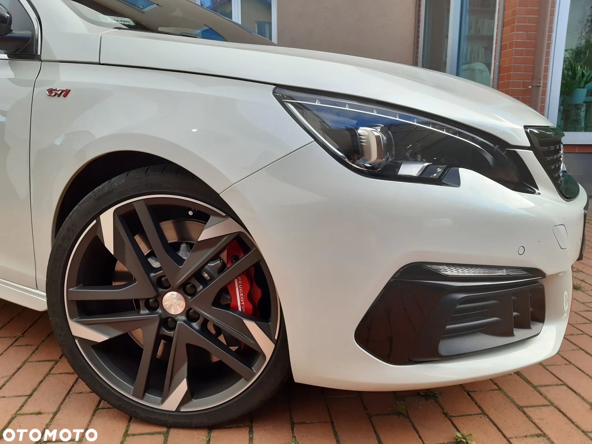 Peugeot 308 1.6 e-THP GTi by Sport S&S - 1