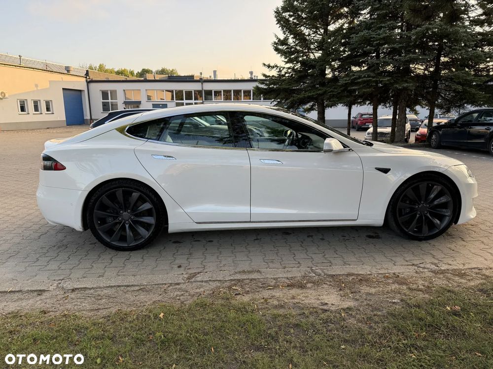 Tesla Model S - 7