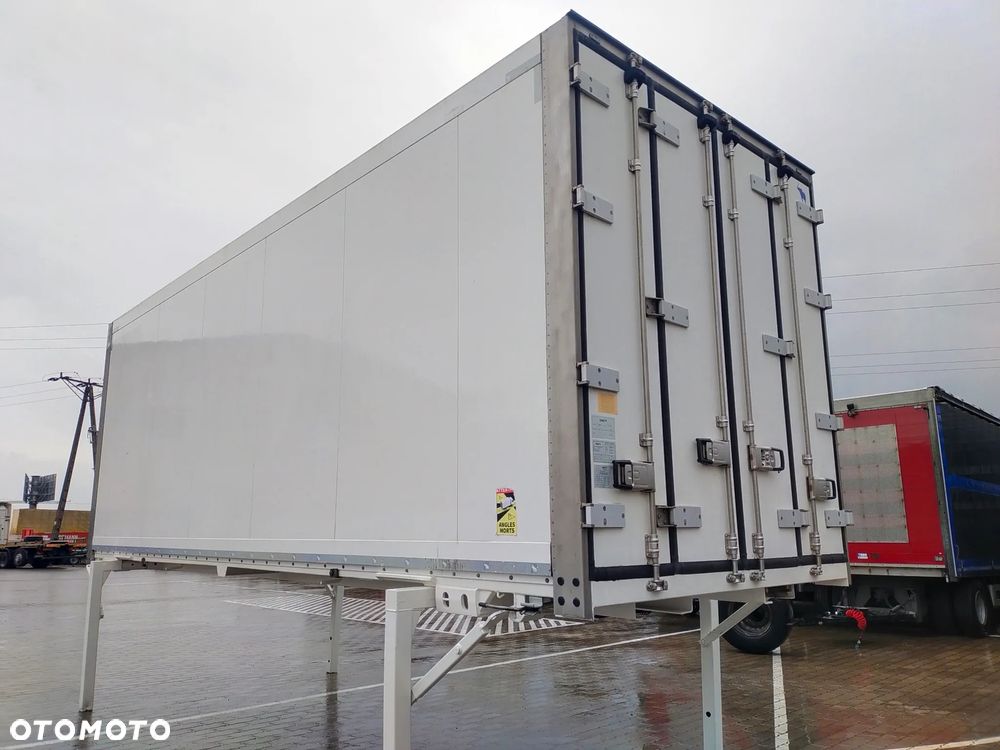 Schmitz Cargobull Izoterma BDF SCHMITZ 17r wysokość w środku 255 cm