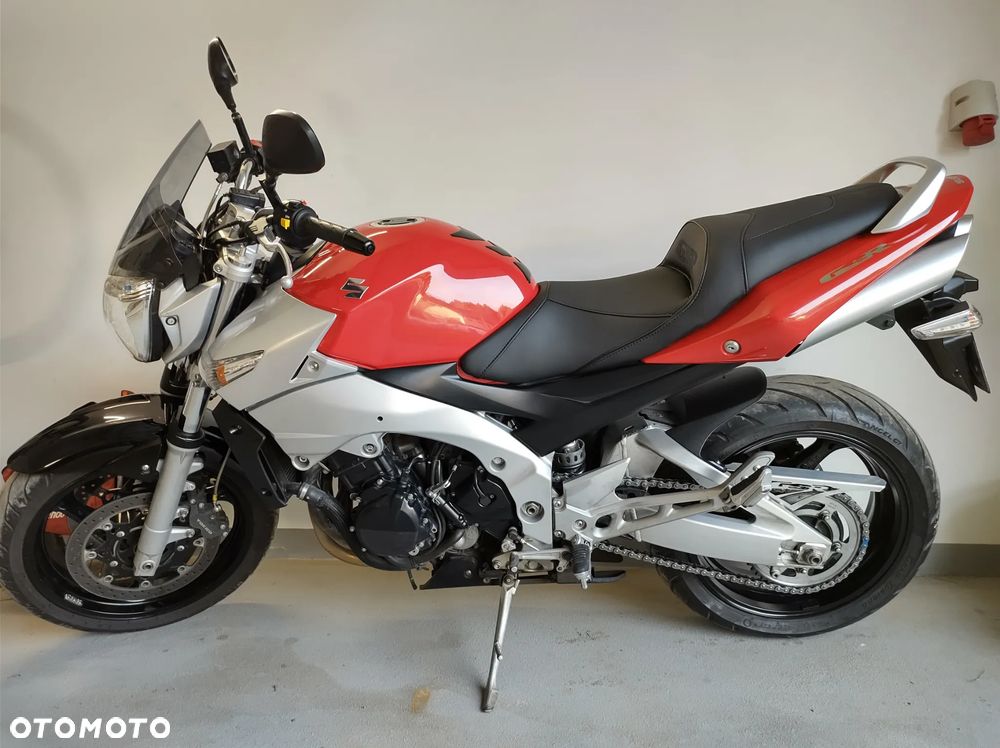 Suzuki GSR - 1