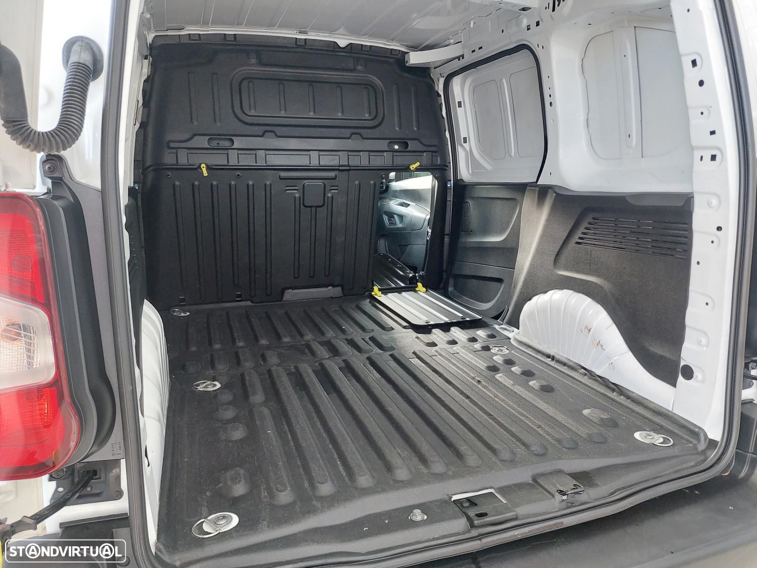 Opel Combo 1.5 CDTI L1H1Enjoy  - IVA Dedutível - 9