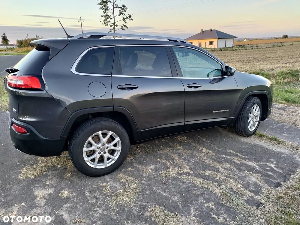 Jeep Cherokee - 4
