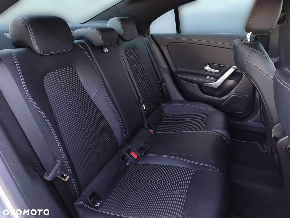 Mercedes-Benz CLA 200 7G-DCT - 18