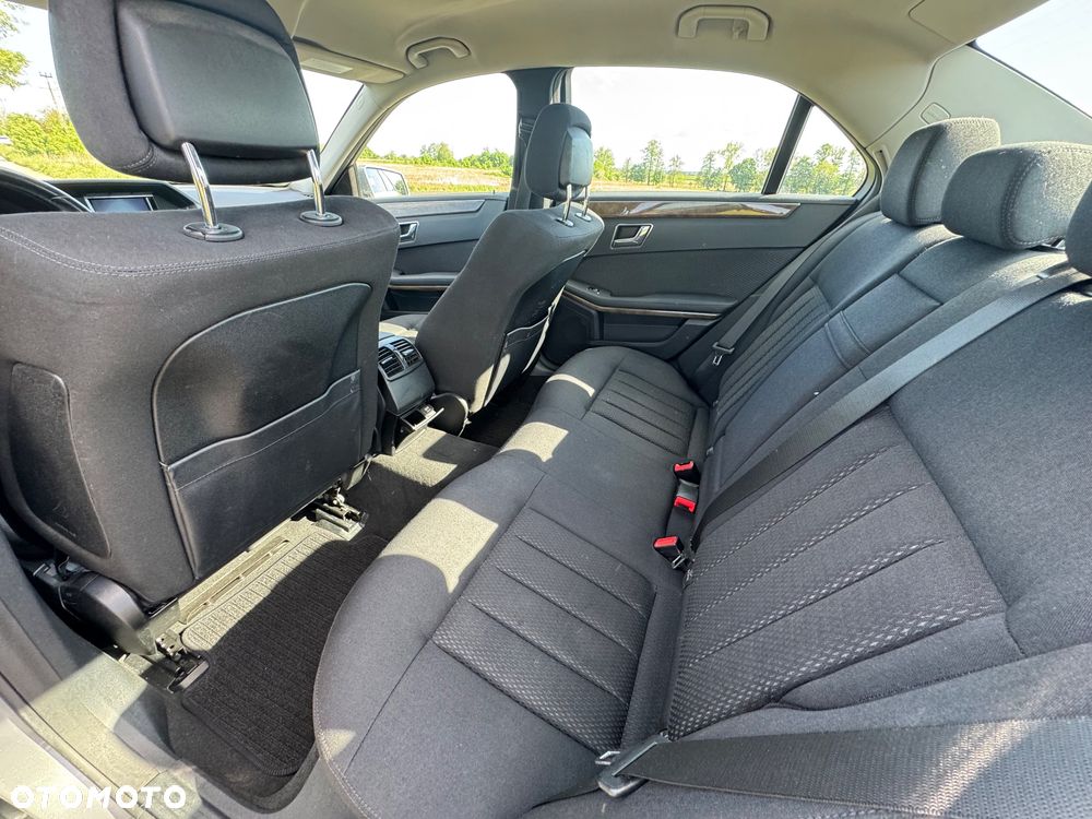 Mercedes-Benz Klasa E 250 BlueEFFICIENCY 7G-TRONIC Elegance - 16