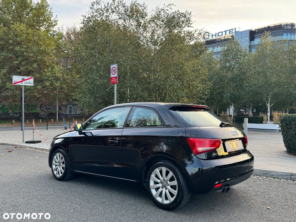 Audi A1 2010 photo 3