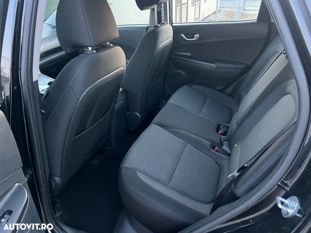 Hyundai KONA Select - 9