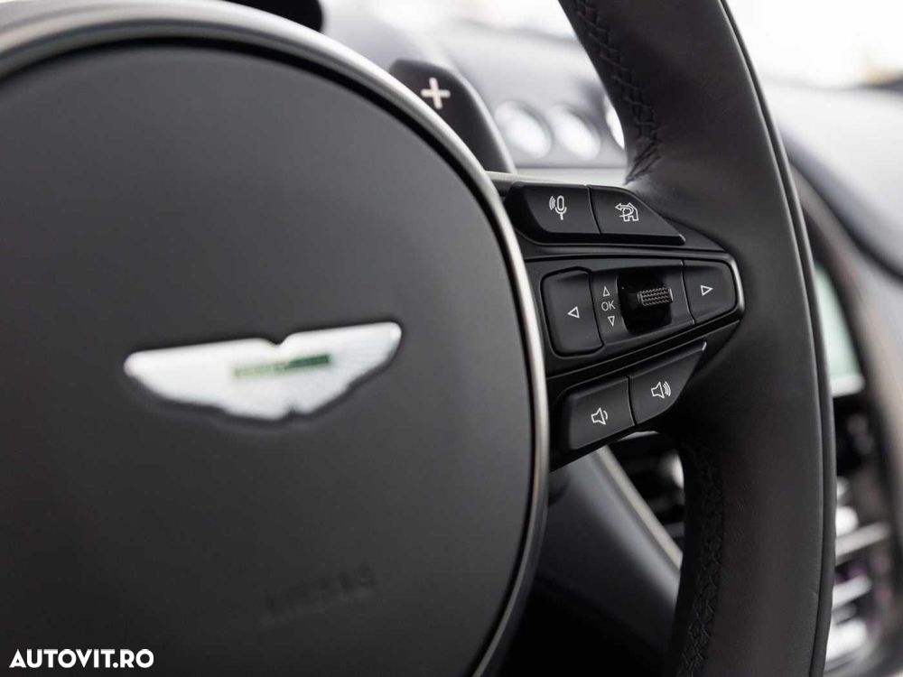 Aston Martin DBX - 13