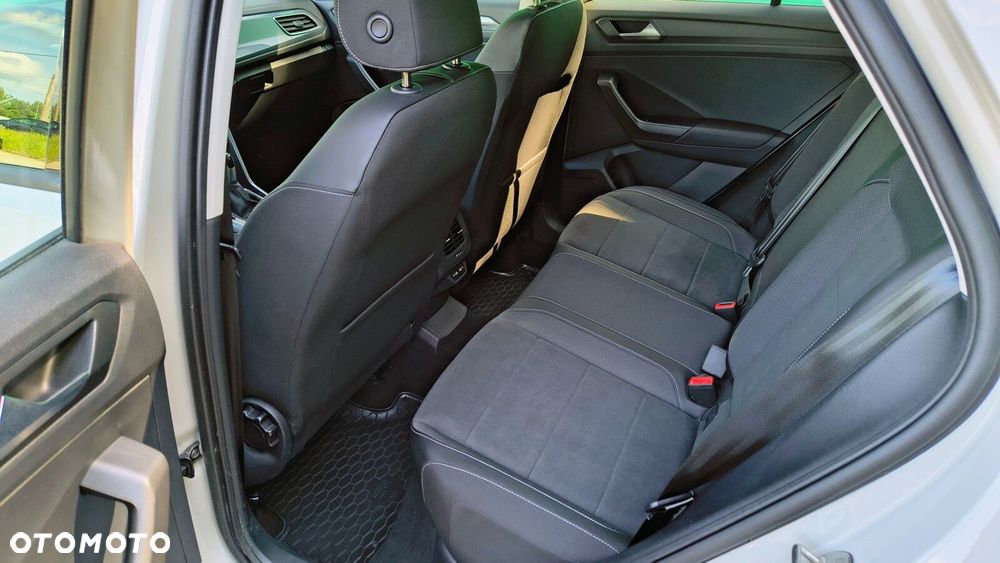 Volkswagen T-Roc - 12