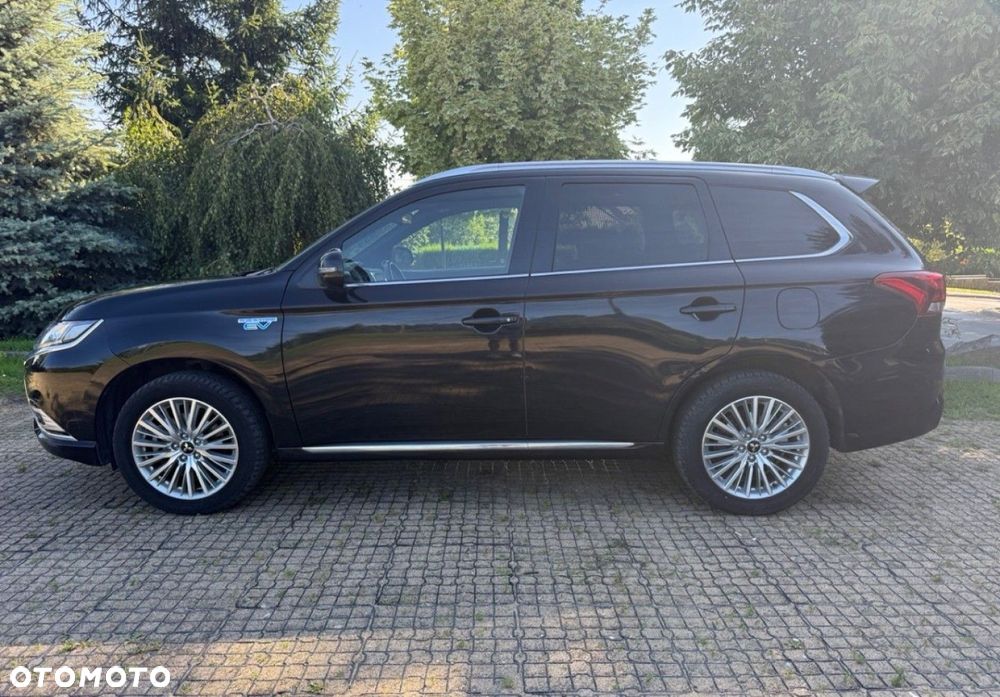 Mitsubishi Outlander - 2