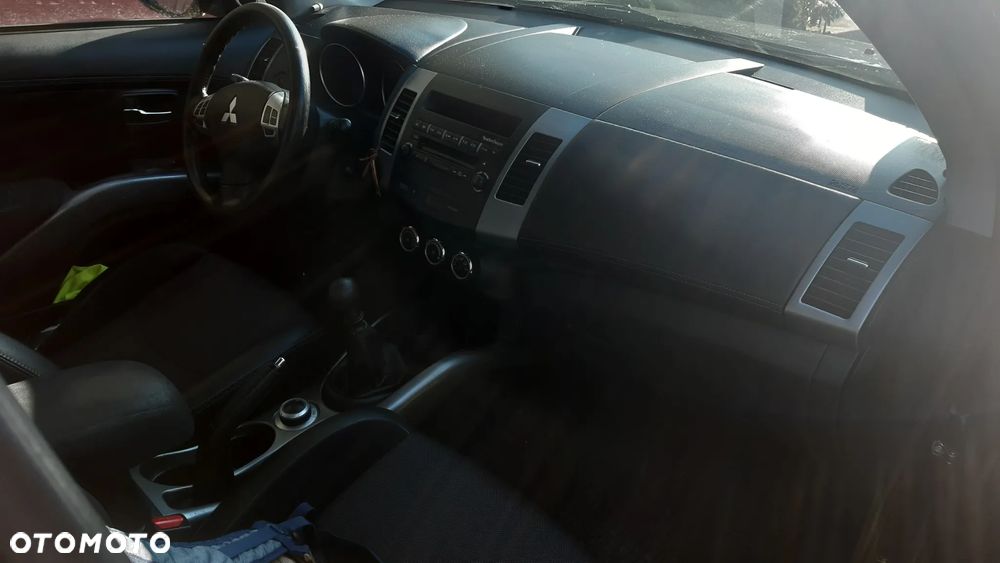 Mitsubishi Outlander 2.0 DID Intense + - 9