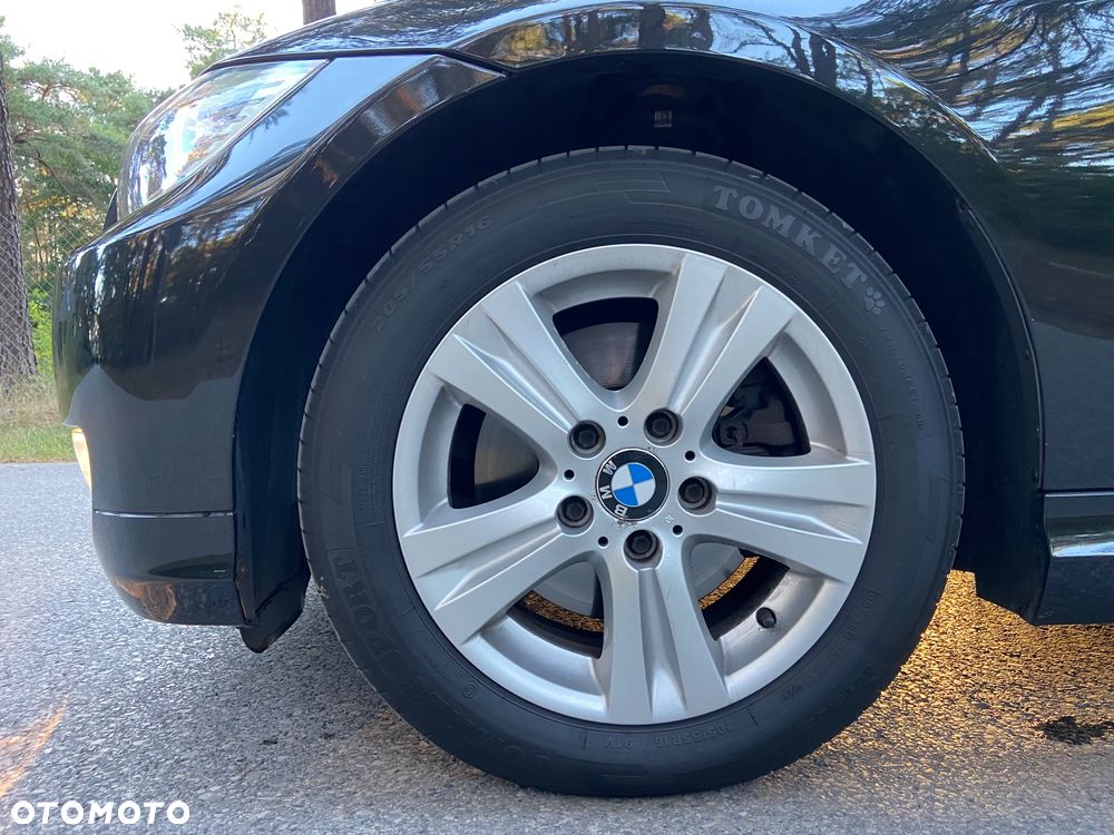 BMW Seria 3 318d DPF Edition Exclusive - 12