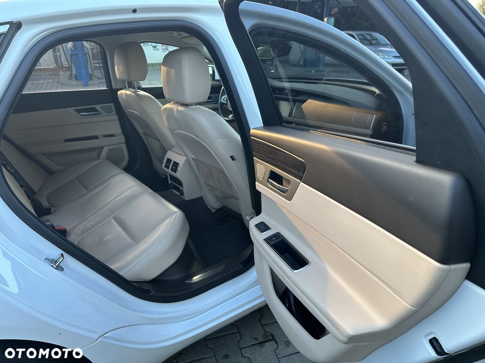 Jaguar XF 2.0 i4D Portfolio - 12