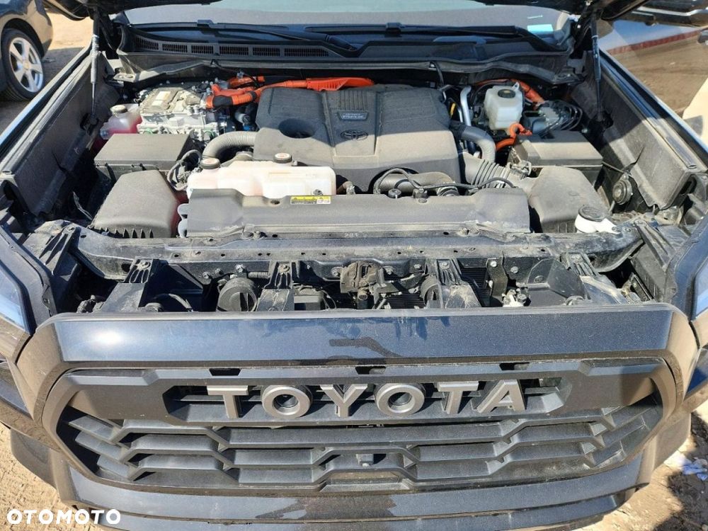Toyota Sequoia - 12