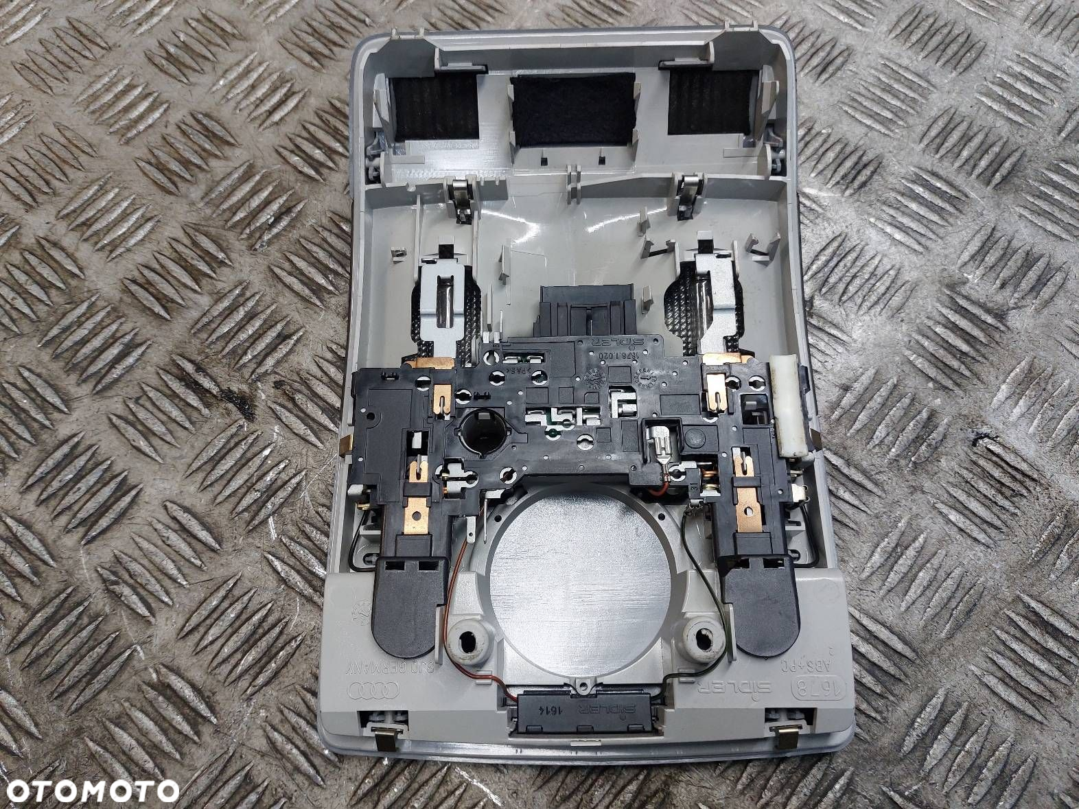LAMPKA PODSUFITKI AUDI A3 8P 8E0947135E - 2