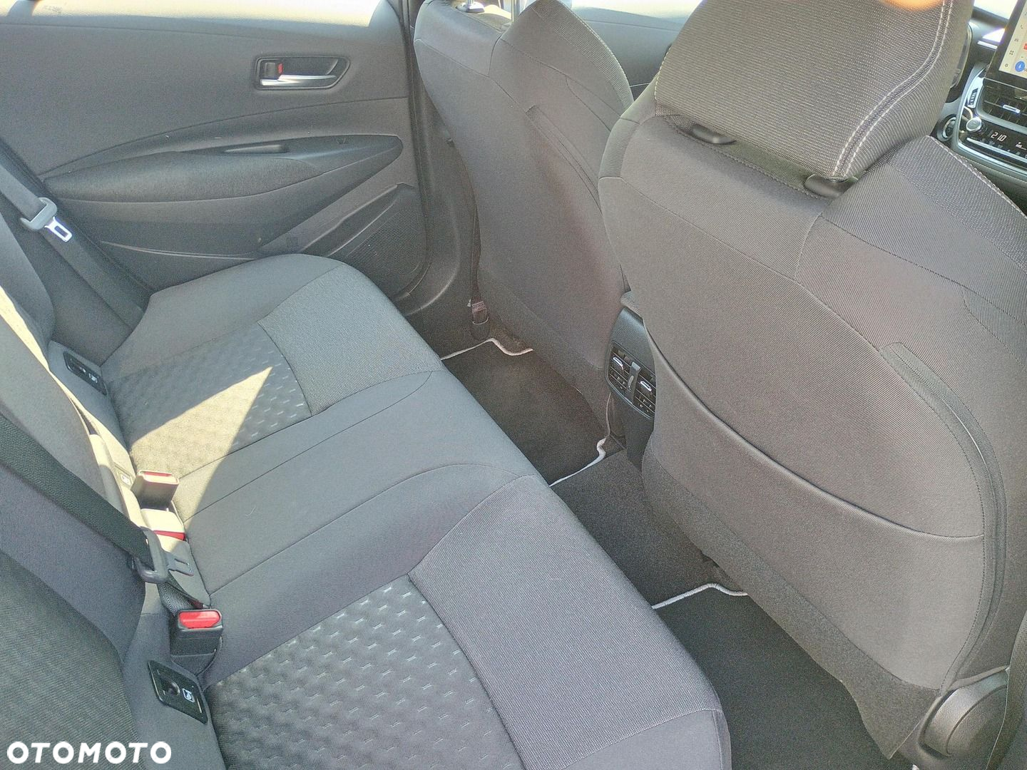 Toyota Corolla 1.8 Hybrid Comfort - 13