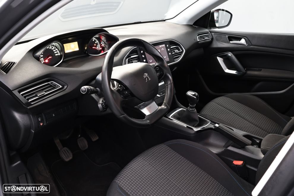 Peugeot 308 SW 1.2 PureTech Style - 24