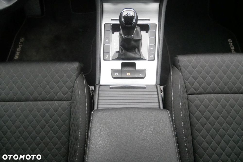 Skoda Superb 2.0 TSI Ambition DSG - 11