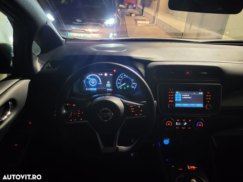 Nissan LEAF 40 kWh N-Connecta - 17