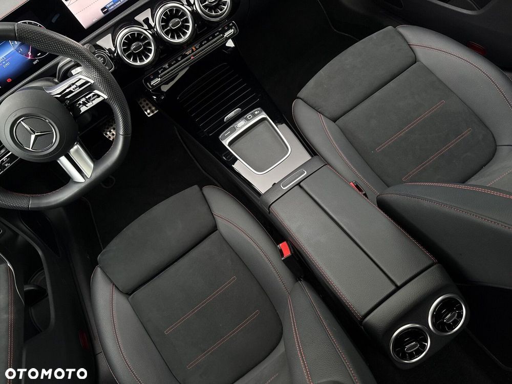 Mercedes-Benz CLA - 16