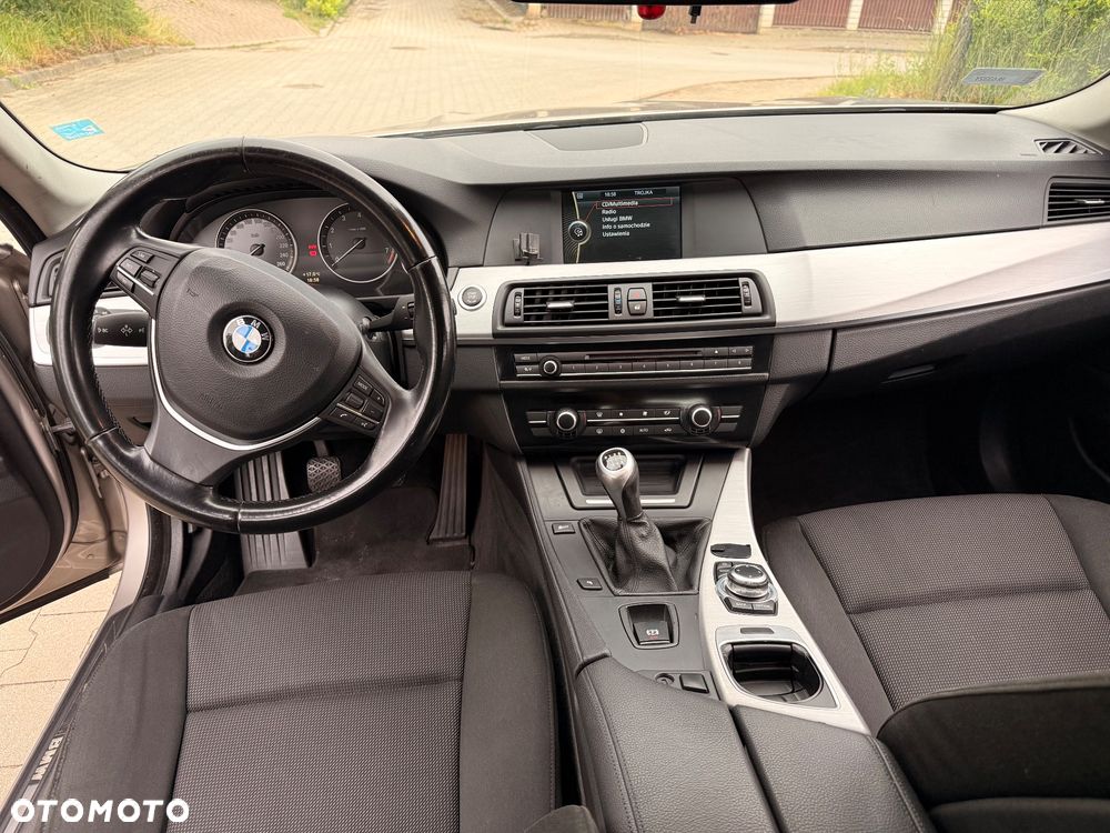 BMW Seria 5 528i - 12