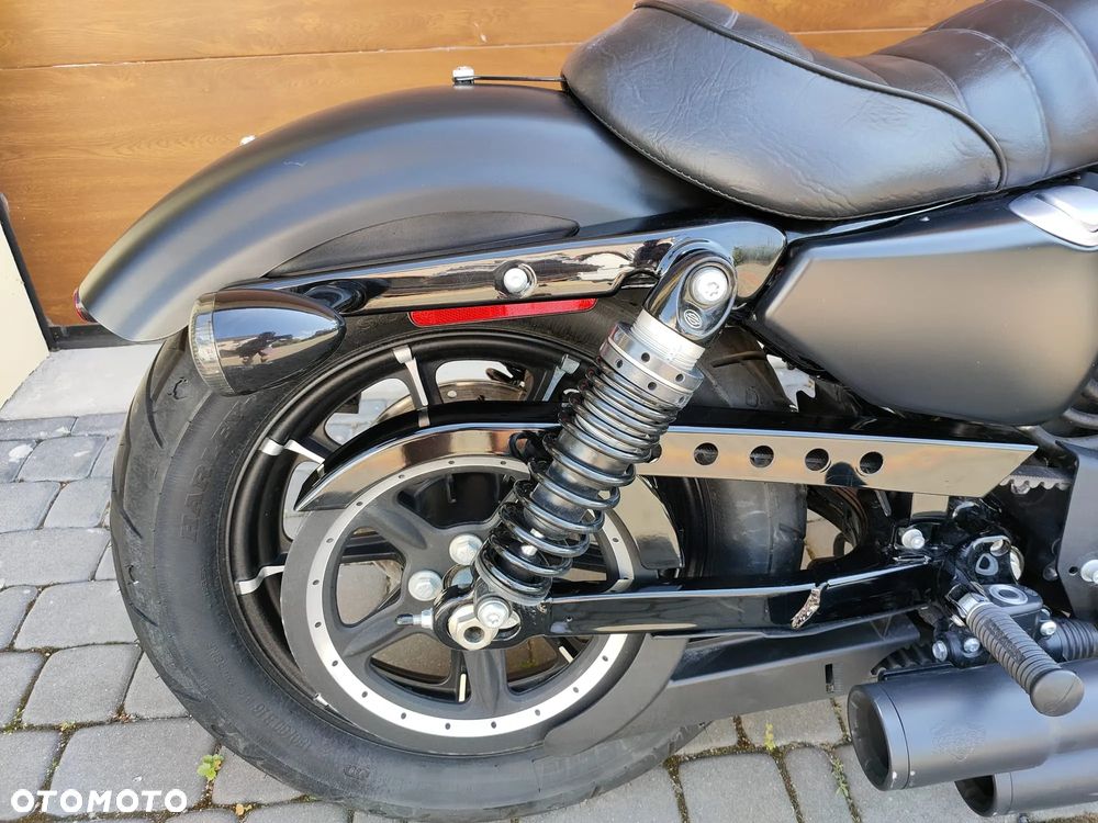 Harley-Davidson Sportster Iron 883 - 17