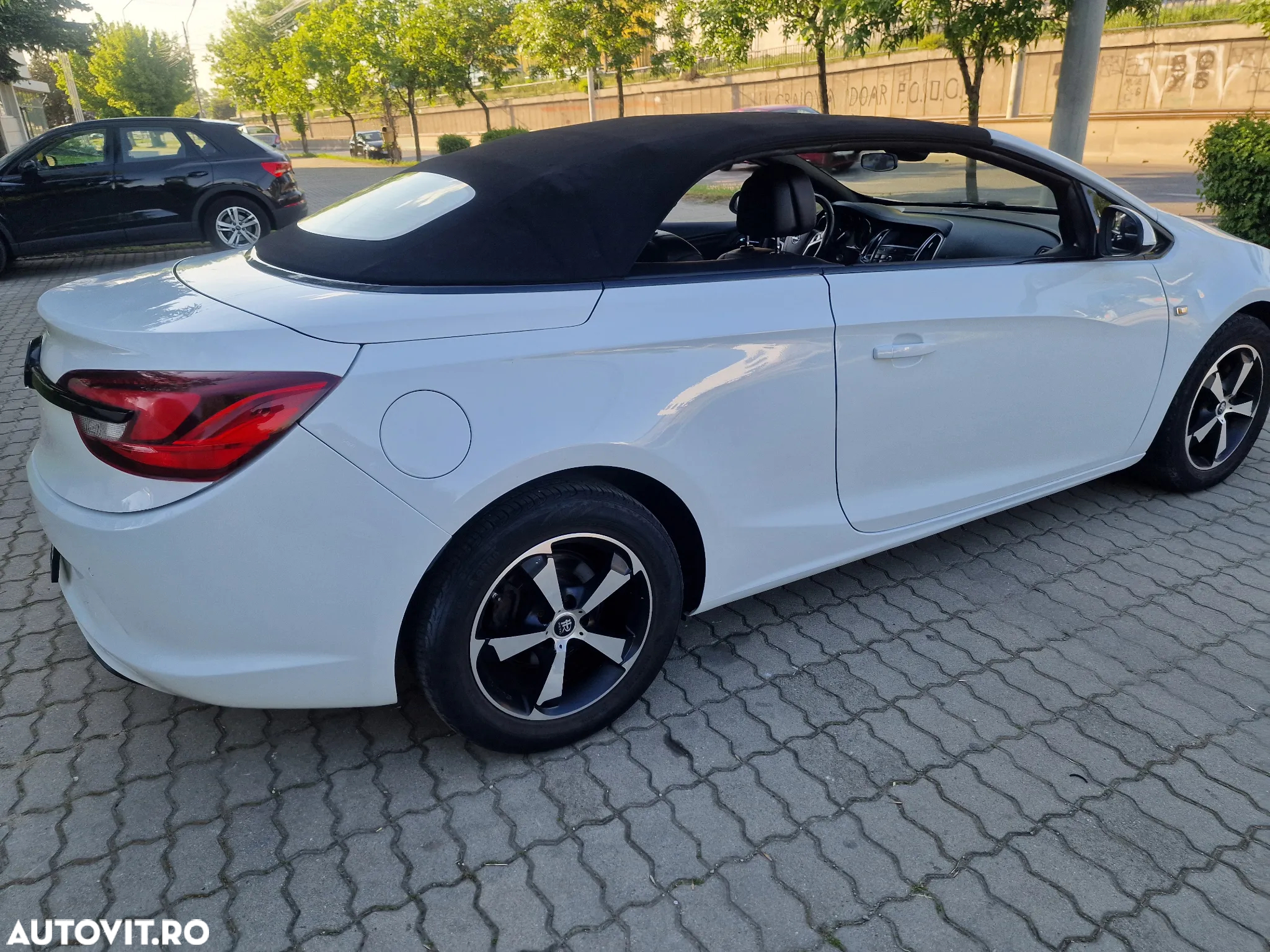 Opel Cascada 2.0 CDTI ECOTEC Start/Stop Cabriolet - 36