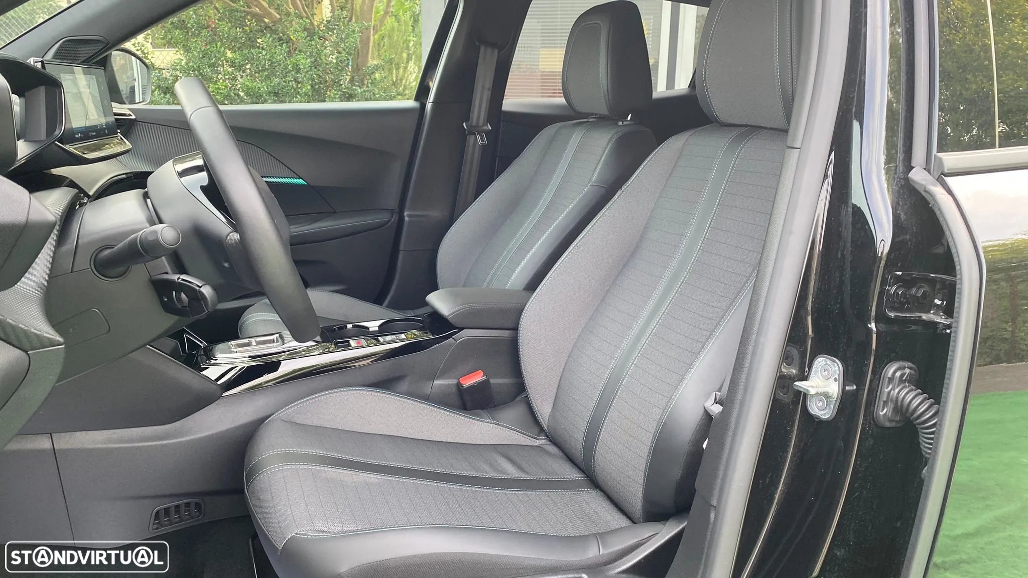Peugeot e-2008 50 kWh Allure - 8