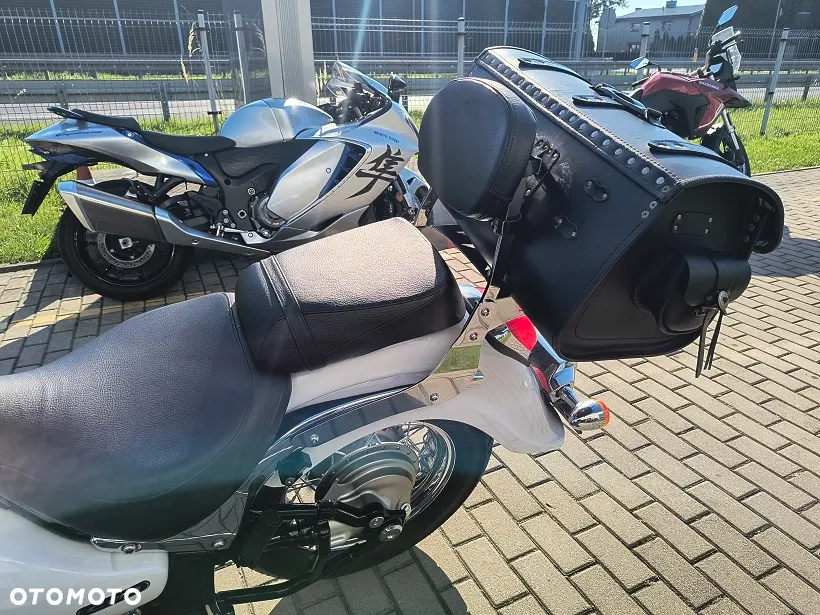 Suzuki Intruder - 8