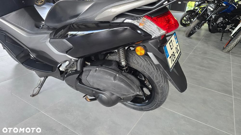 Yamaha NMAX - 15