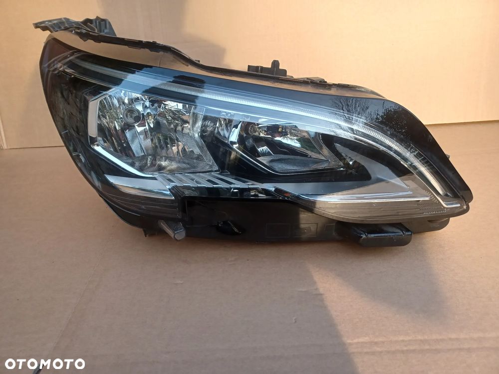 Lampa przednia prawa LED Peugeot 3008 5008 II 2 oryg
