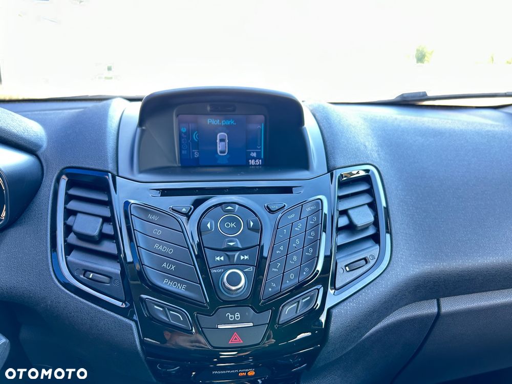 Ford Fiesta 1.0 EcoBoost S&S TITANIUM - 23