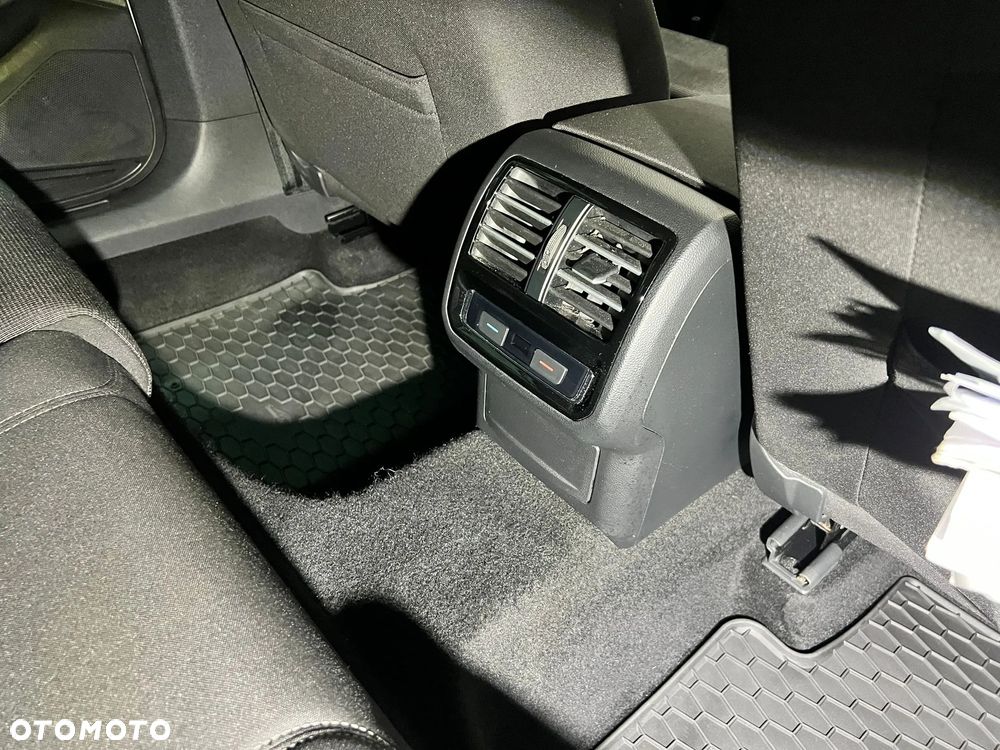 Volkswagen Passat - 11