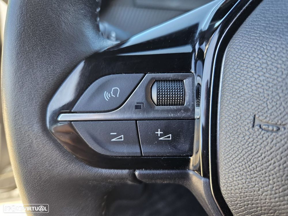 Peugeot 2008 1.2 PureTech Active Pack - 37