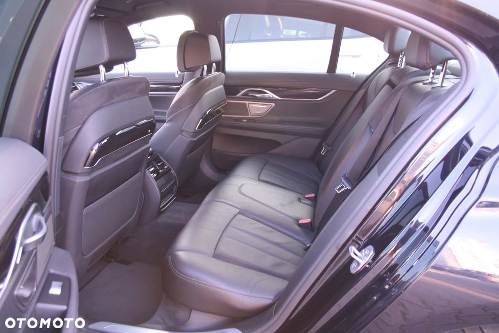 BMW Seria 7 750i xDrive - 7