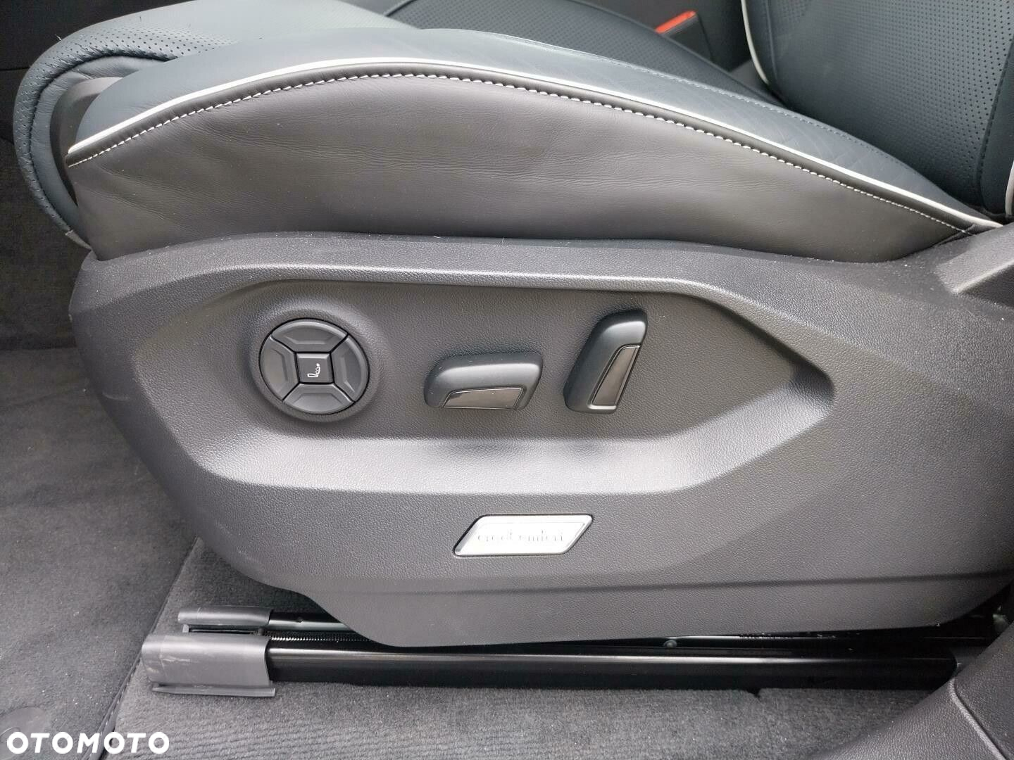 Volkswagen Touareg - 12