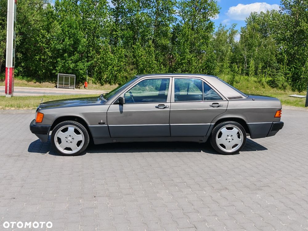 Mercedes-Benz W201 (190) - 2